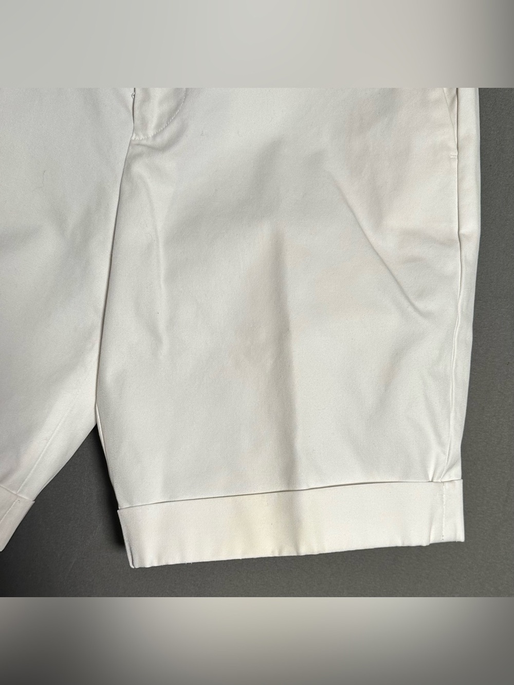 Balenciaga Men’s White Flat Front Cuffed Shorts - Picture 7 of 14